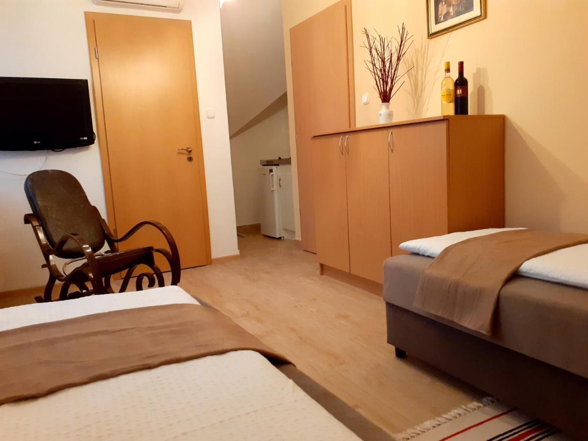 Pacsirta Vendeghaz Hotel Egerszalók Екстериор снимка