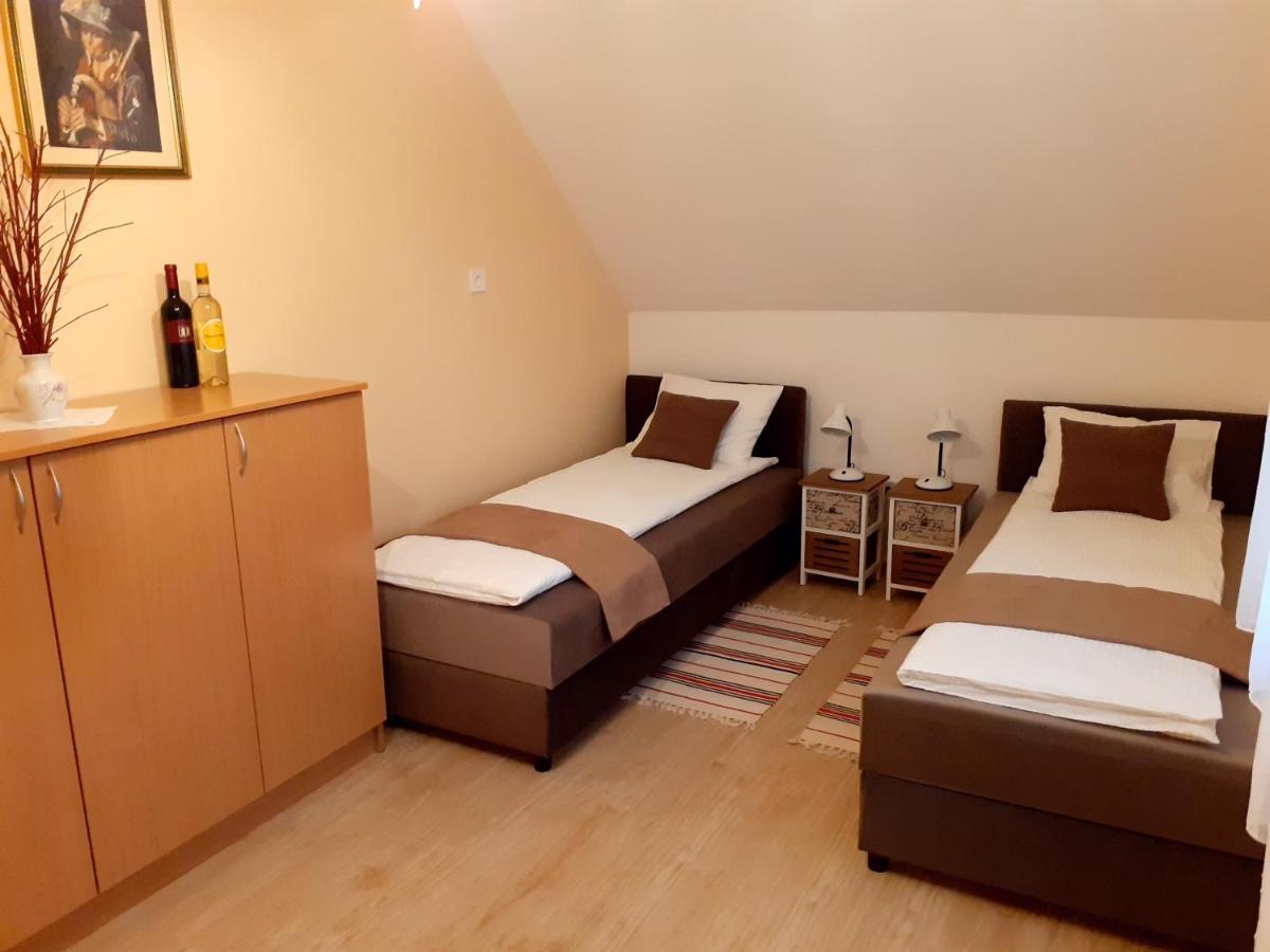 Pacsirta Vendeghaz Hotel Egerszalók Екстериор снимка