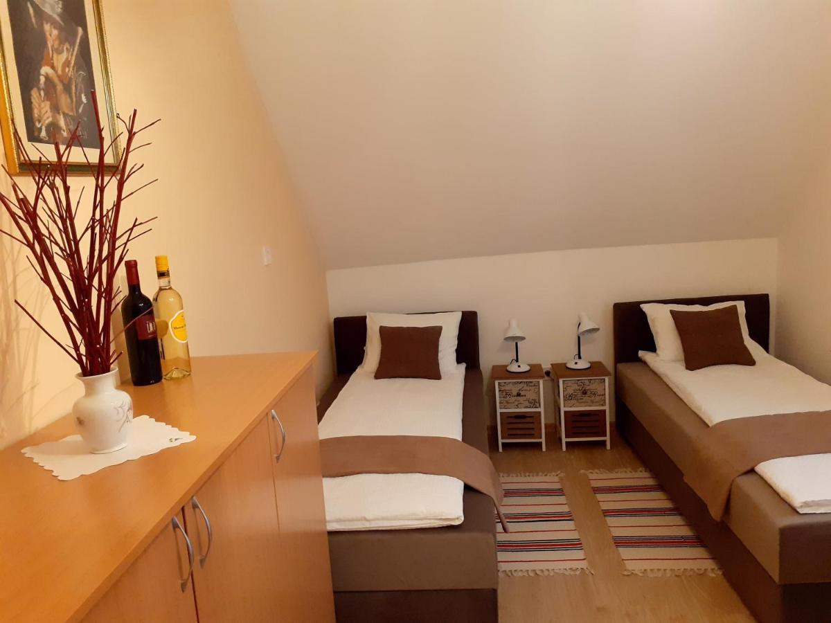 Pacsirta Vendeghaz Hotel Egerszalók Екстериор снимка