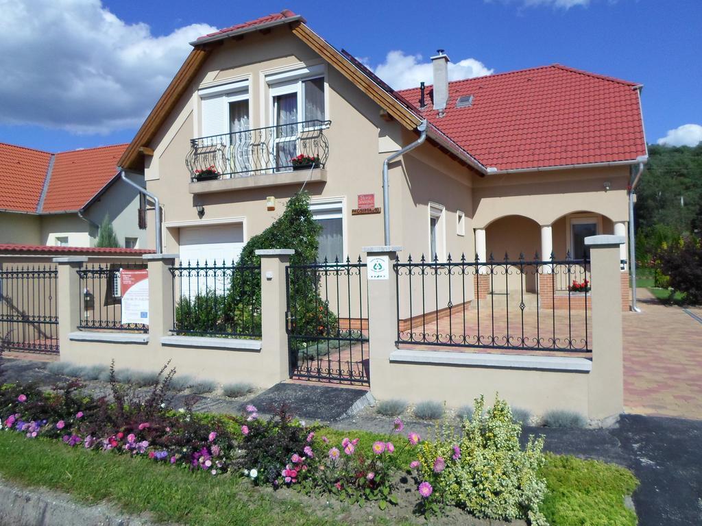 Pacsirta Vendeghaz Hotel Egerszalók Екстериор снимка